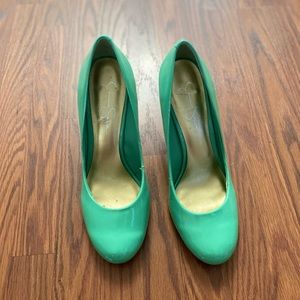 Beautiful Jessica Simpson teal heals. Perfect for spring 💚